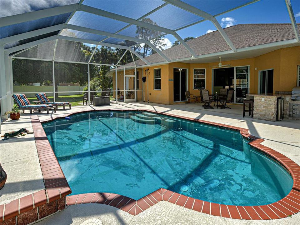 合同活跃: $525,000 (4 贝兹, 3 浴室, 2638 平方英尺)