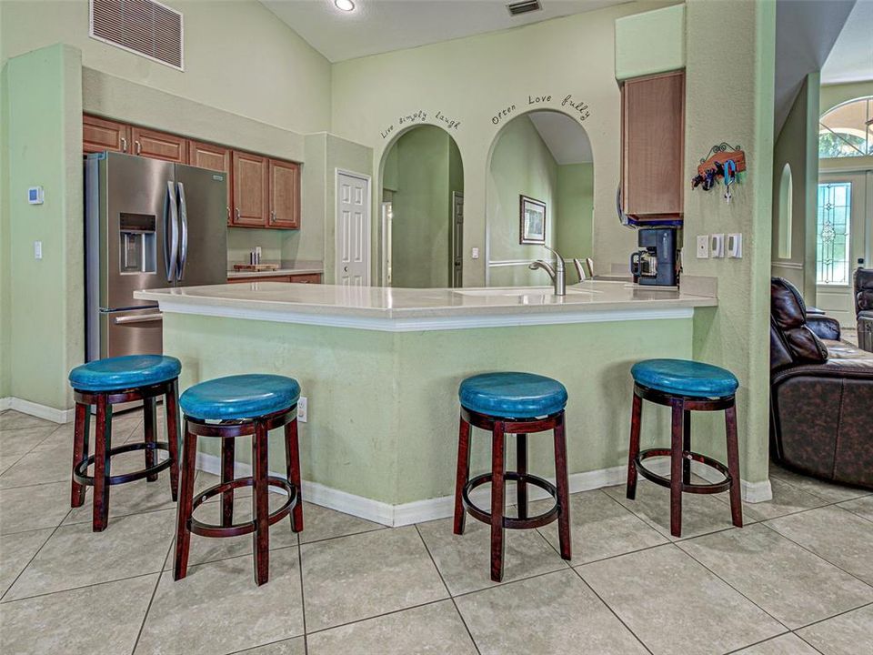 合同活跃: $525,000 (4 贝兹, 3 浴室, 2638 平方英尺)