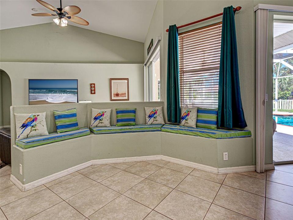 合同活跃: $525,000 (4 贝兹, 3 浴室, 2638 平方英尺)