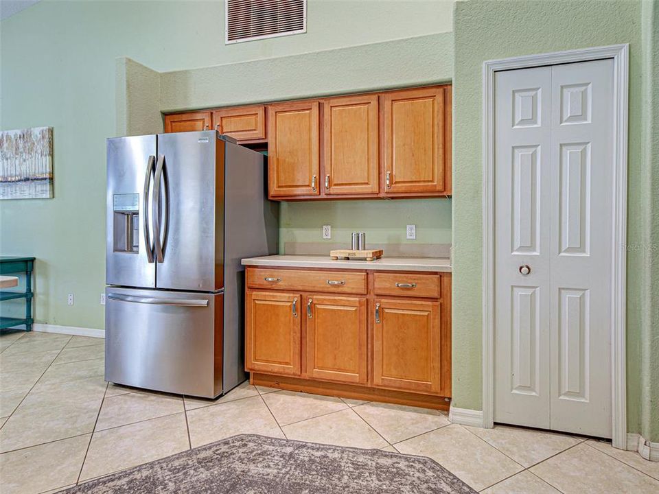 合同活跃: $525,000 (4 贝兹, 3 浴室, 2638 平方英尺)