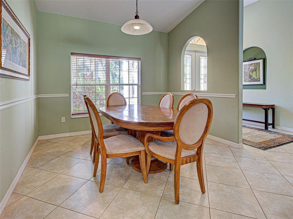 合同活跃: $525,000 (4 贝兹, 3 浴室, 2638 平方英尺)