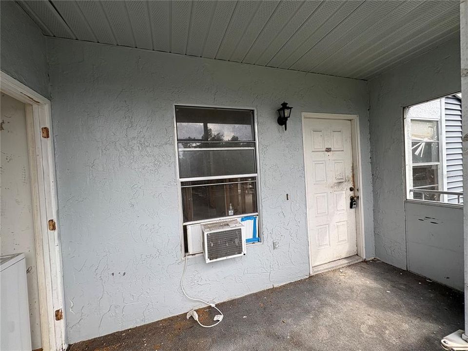 Под контрактом: $95,000 (2 спален, 2 ванн, 912 Квадратных фут)