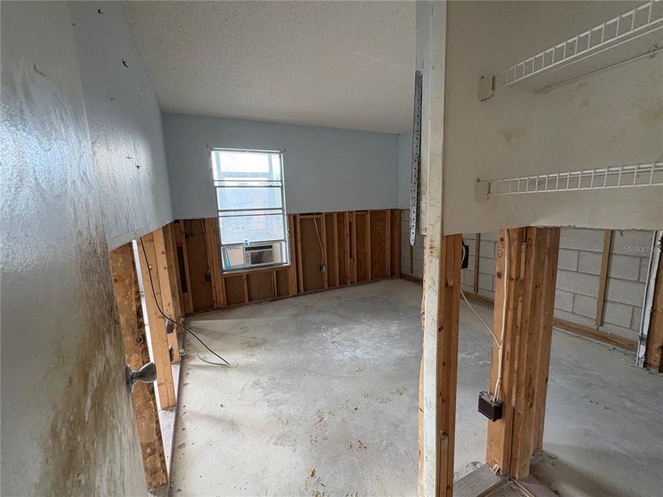 Под контрактом: $95,000 (2 спален, 2 ванн, 912 Квадратных фут)