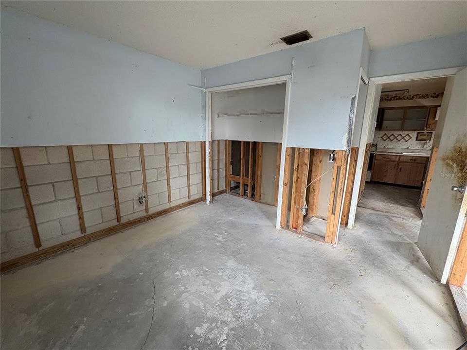 Под контрактом: $95,000 (2 спален, 2 ванн, 912 Квадратных фут)