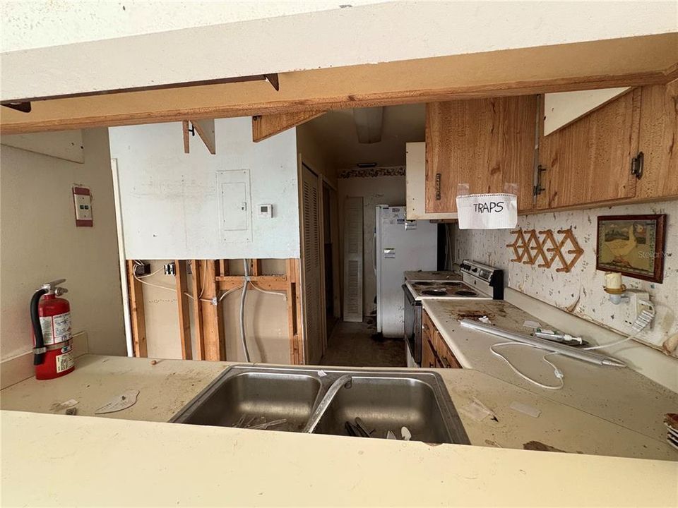 Под контрактом: $95,000 (2 спален, 2 ванн, 912 Квадратных фут)