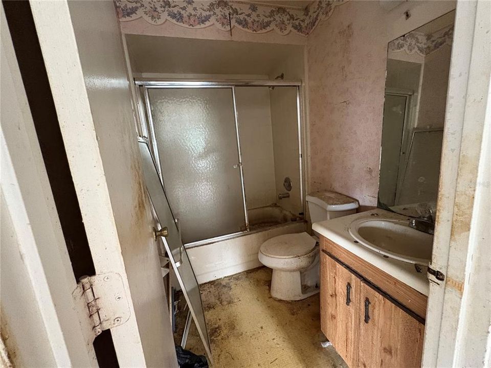 Под контрактом: $95,000 (2 спален, 2 ванн, 912 Квадратных фут)