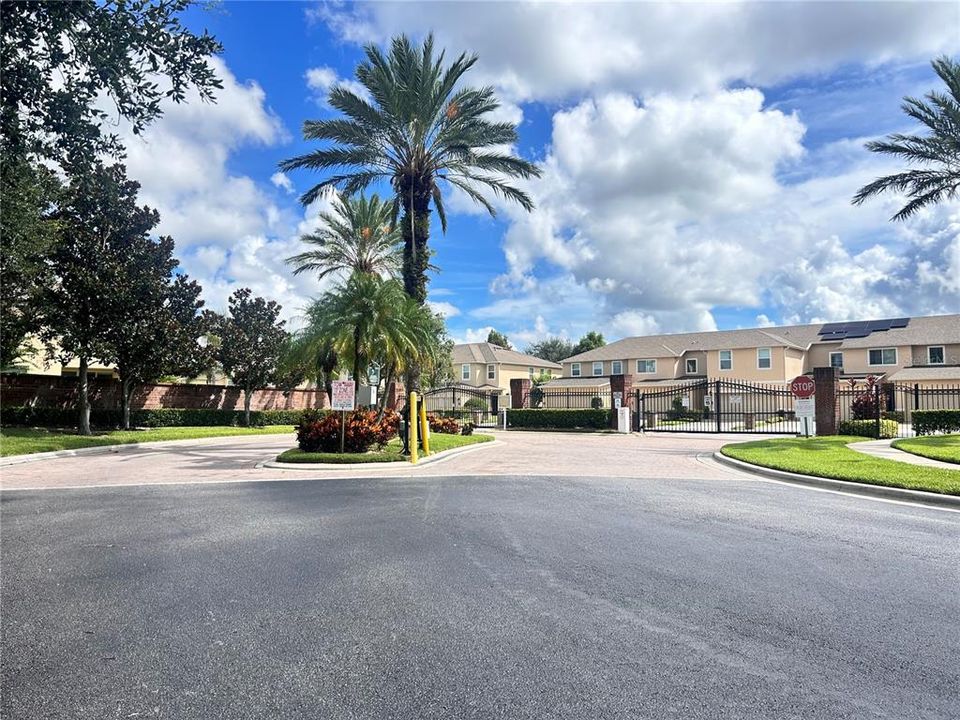 Active With Contract: $2,300 (3 beds, 2 baths, 2034 Square Feet)