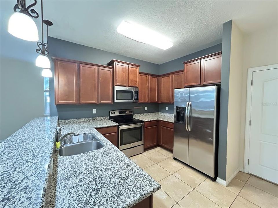 Active With Contract: $2,300 (3 beds, 2 baths, 2034 Square Feet)