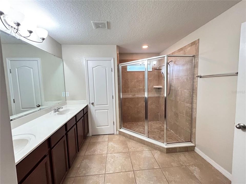 Active With Contract: $2,300 (3 beds, 2 baths, 2034 Square Feet)