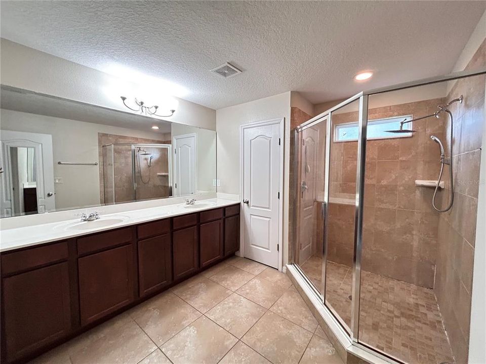 Active With Contract: $2,300 (3 beds, 2 baths, 2034 Square Feet)