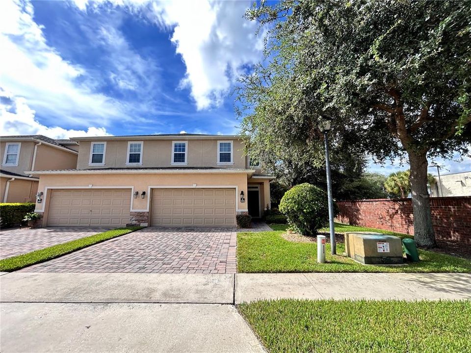 Active With Contract: $2,300 (3 beds, 2 baths, 2034 Square Feet)