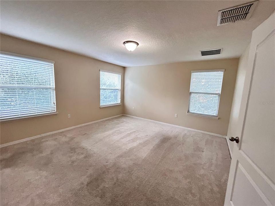 Active With Contract: $2,300 (3 beds, 2 baths, 2034 Square Feet)