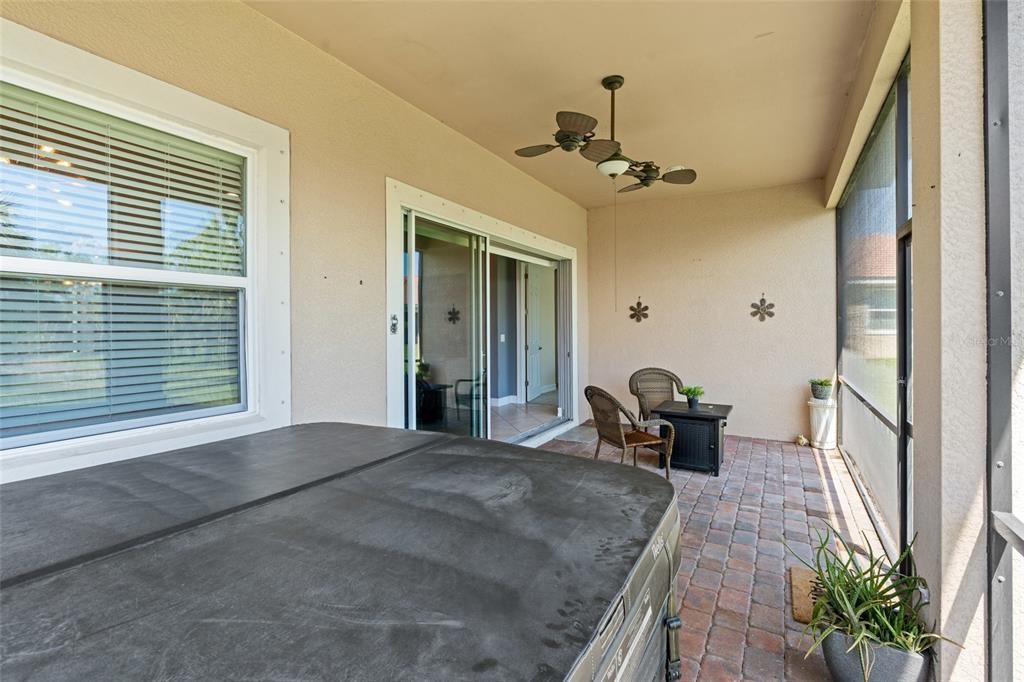 En Venta: $465,000 (3 camas, 2 baños, 2611 Pies cuadrados)