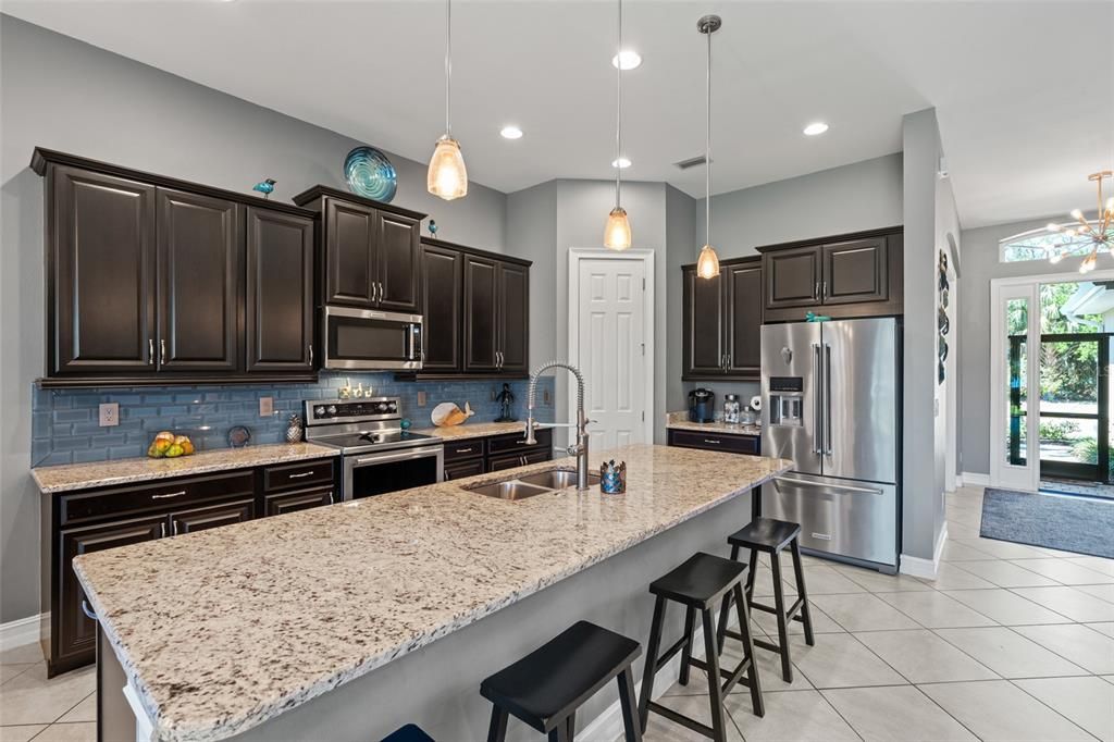 En Venta: $465,000 (3 camas, 2 baños, 2611 Pies cuadrados)