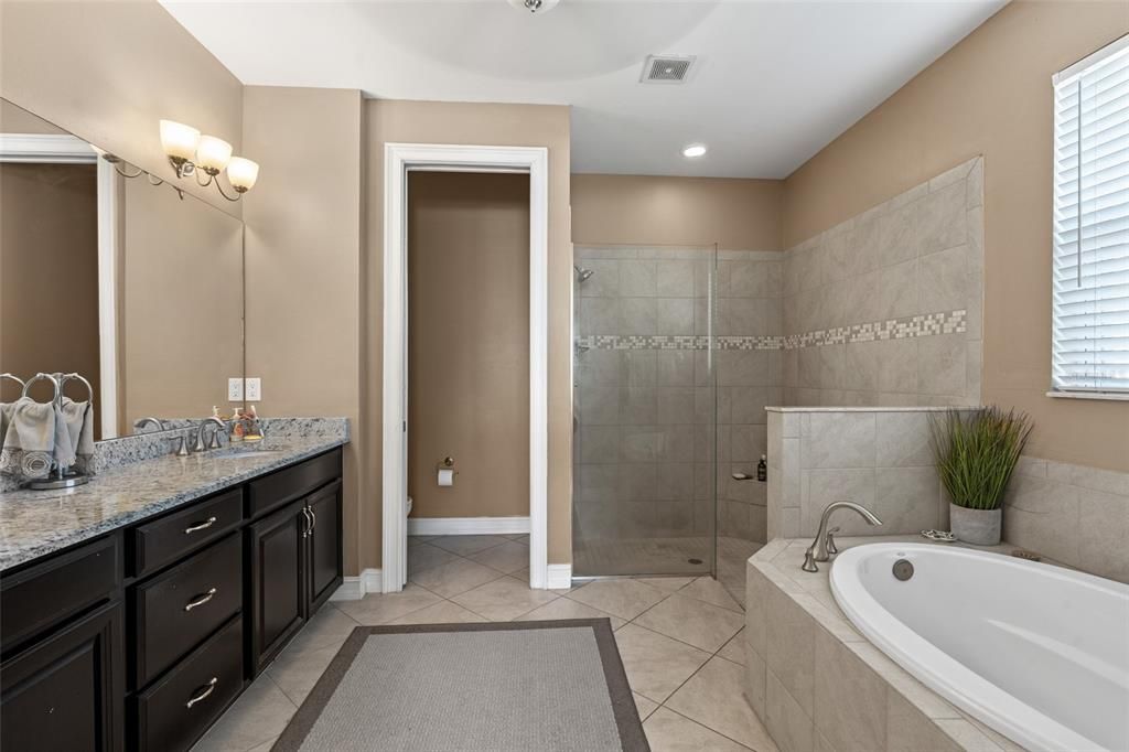 En Venta: $465,000 (3 camas, 2 baños, 2611 Pies cuadrados)