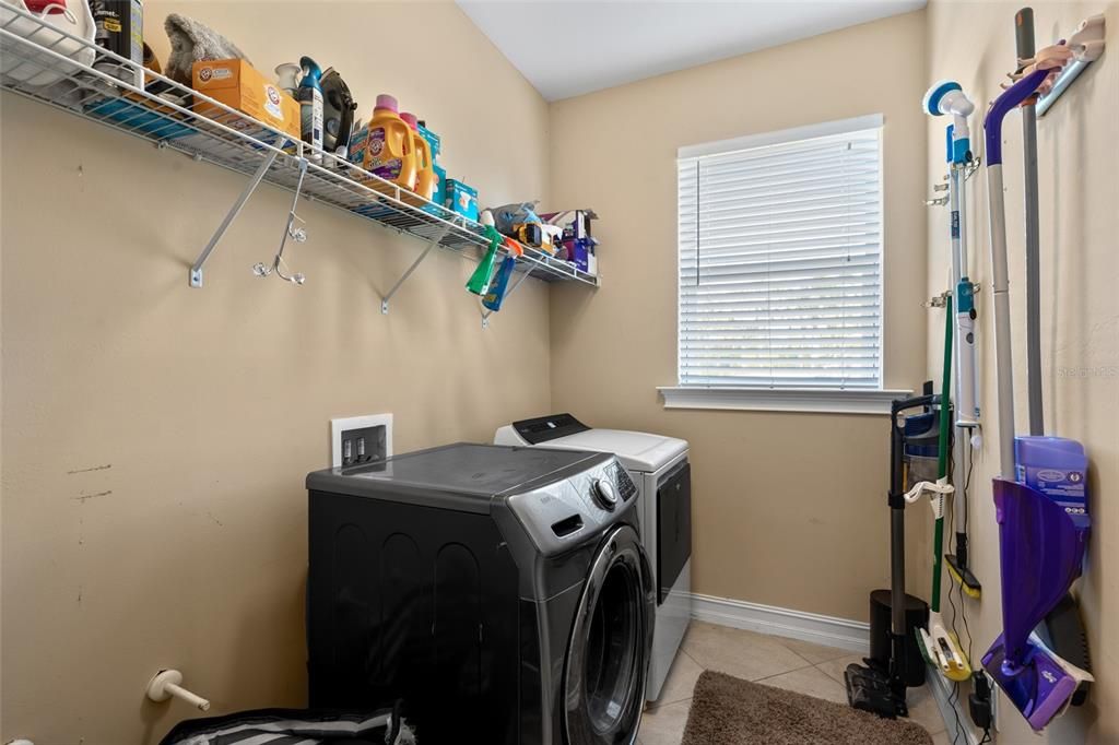 En Venta: $465,000 (3 camas, 2 baños, 2611 Pies cuadrados)