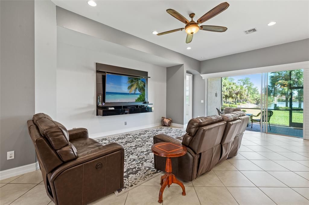 En Venta: $465,000 (3 camas, 2 baños, 2611 Pies cuadrados)