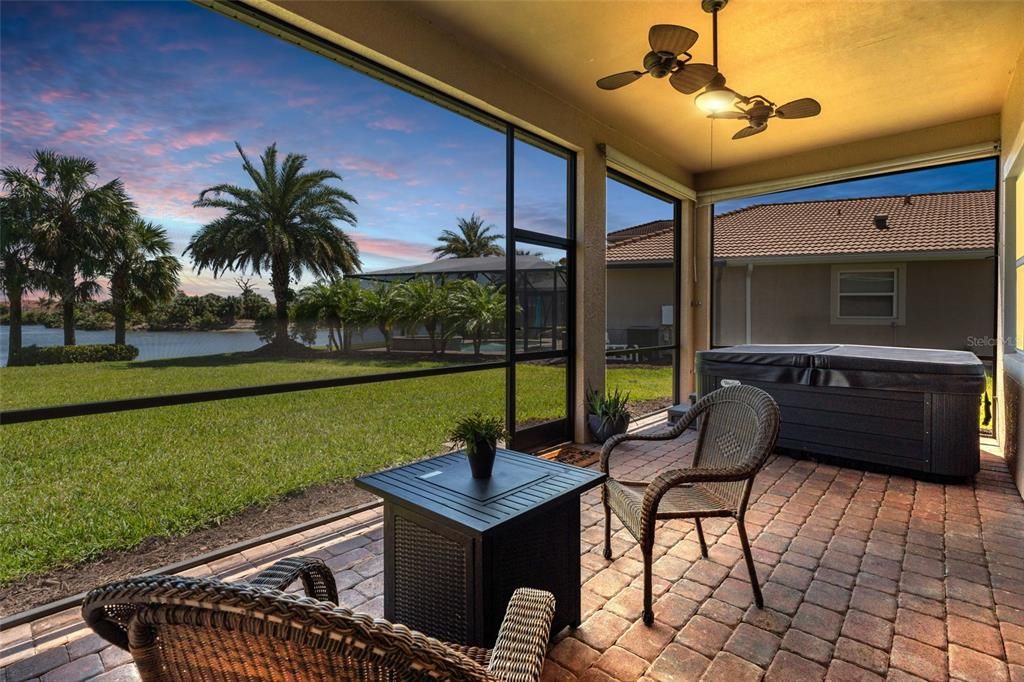 En Venta: $465,000 (3 camas, 2 baños, 2611 Pies cuadrados)