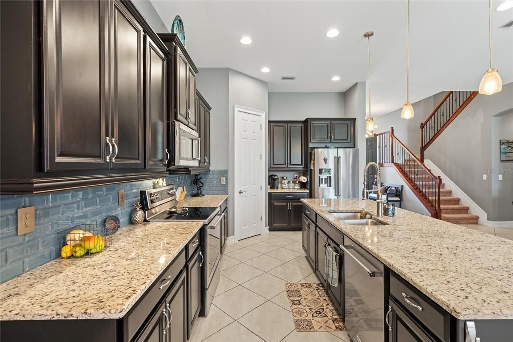 En Venta: $465,000 (3 camas, 2 baños, 2611 Pies cuadrados)