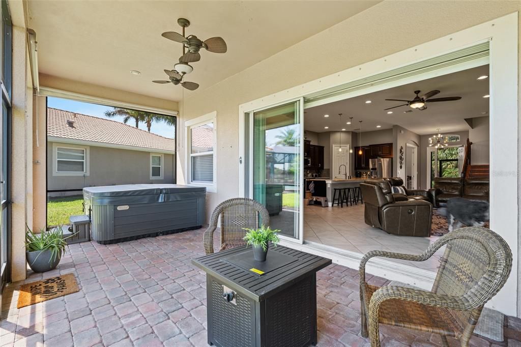 En Venta: $465,000 (3 camas, 2 baños, 2611 Pies cuadrados)