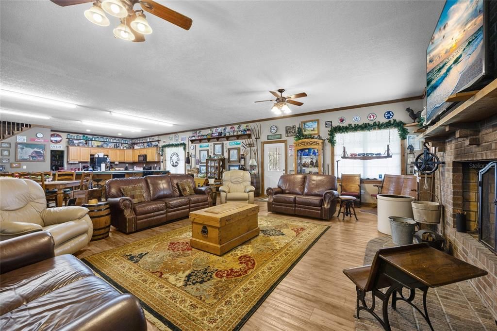 For Sale: $2,500,000 (3 beds, 3 baths, 6330 Square Feet)