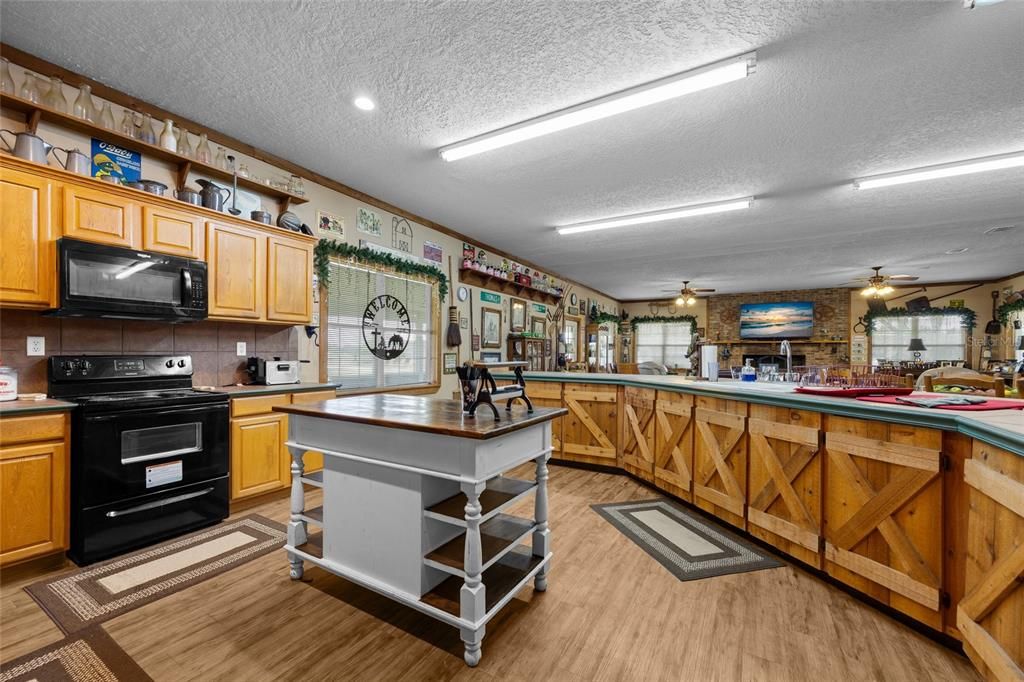 For Sale: $2,500,000 (3 beds, 3 baths, 6330 Square Feet)