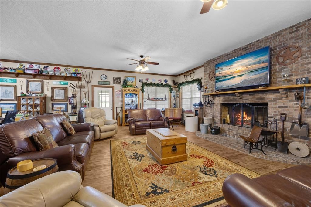 For Sale: $2,500,000 (3 beds, 3 baths, 6330 Square Feet)