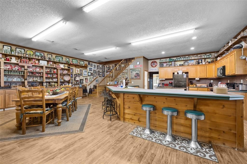 For Sale: $2,500,000 (3 beds, 3 baths, 6330 Square Feet)