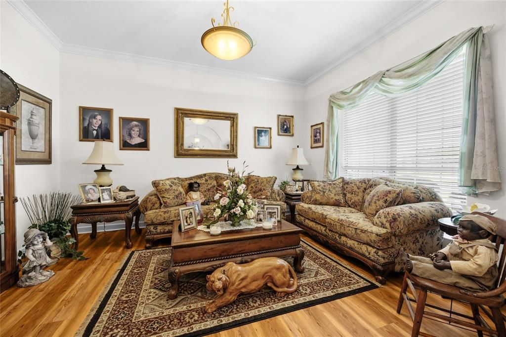 For Sale: $2,500,000 (3 beds, 3 baths, 6330 Square Feet)