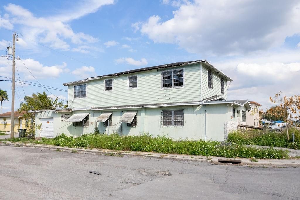 For Sale: $115,000 (3 beds, 3 baths, 2346 Square Feet)