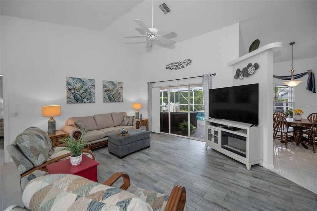 For Sale: $549,000 (3 beds, 2 baths, 1828 Square Feet)