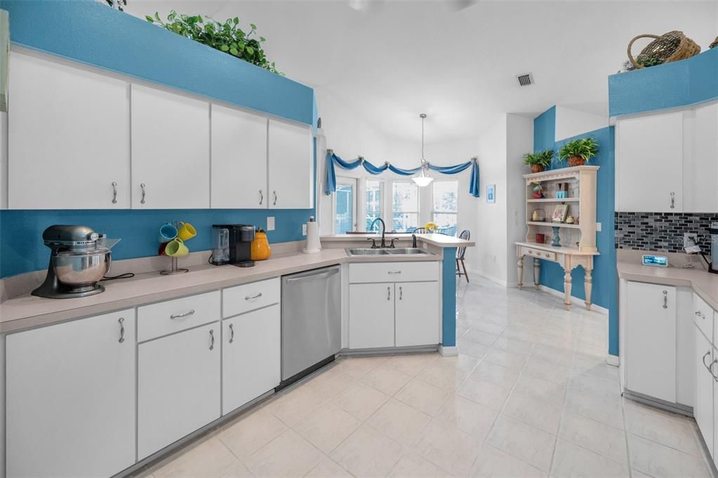 For Sale: $549,000 (3 beds, 2 baths, 1828 Square Feet)