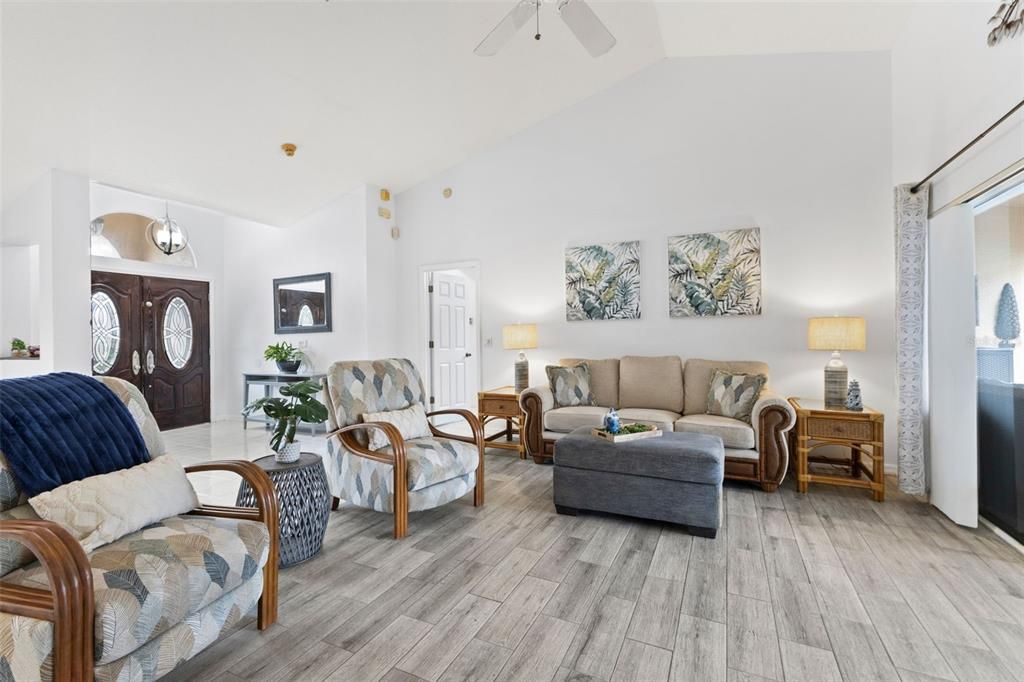 For Sale: $549,000 (3 beds, 2 baths, 1828 Square Feet)