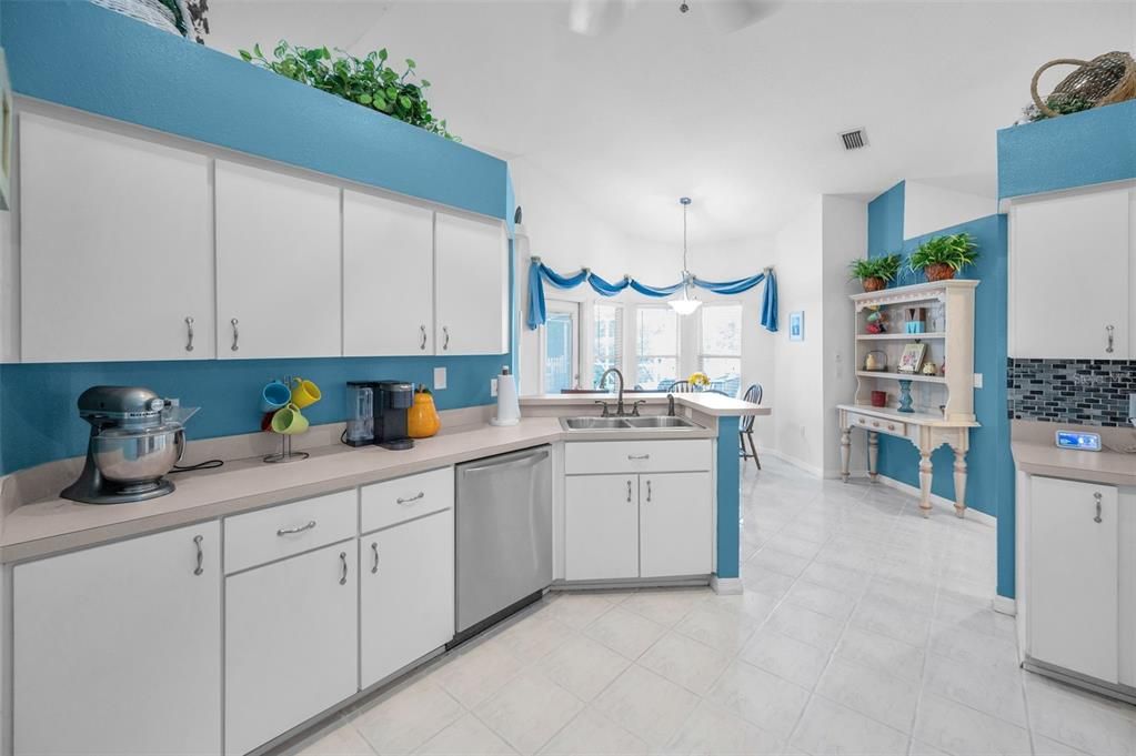 For Sale: $549,000 (3 beds, 2 baths, 1828 Square Feet)