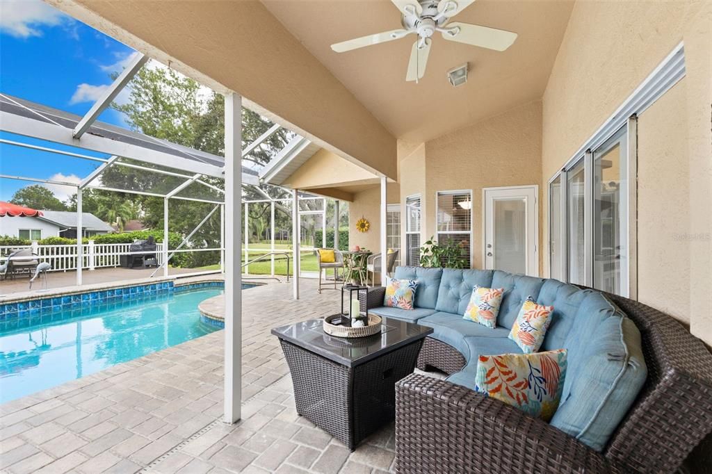 For Sale: $549,000 (3 beds, 2 baths, 1828 Square Feet)