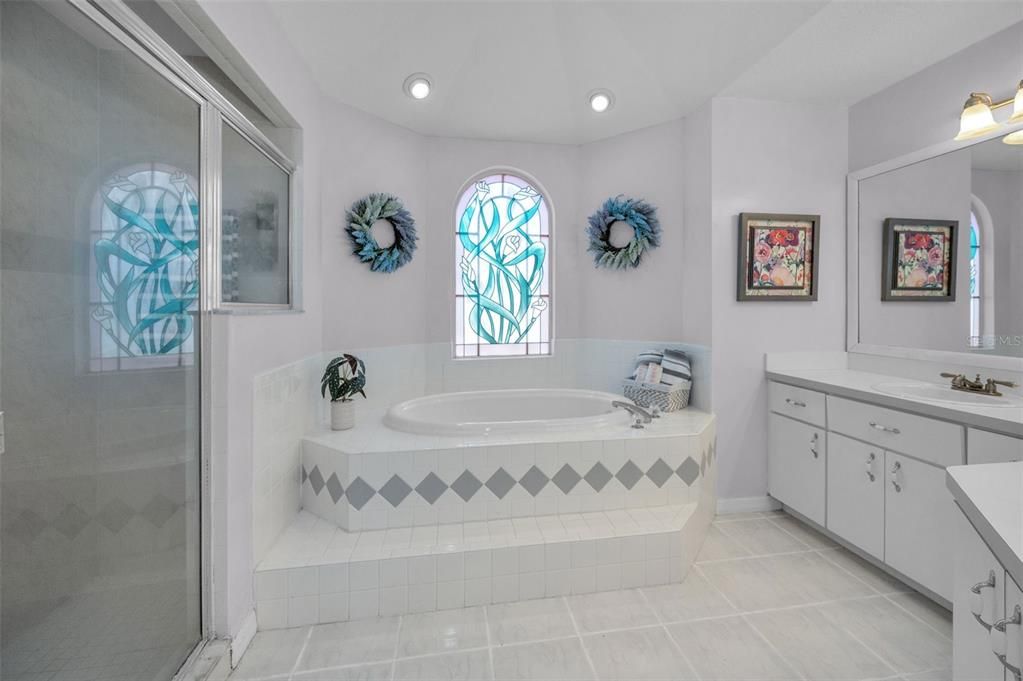 For Sale: $549,000 (3 beds, 2 baths, 1828 Square Feet)