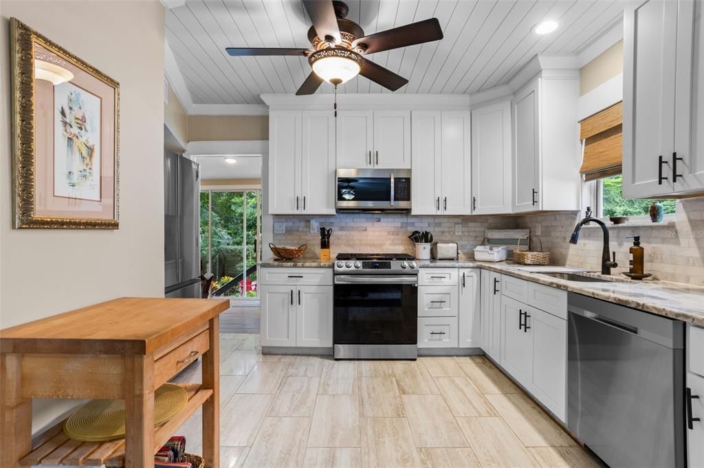 Active With Contract: $539,000 (3 beds, 2 baths, 1923 Square Feet)