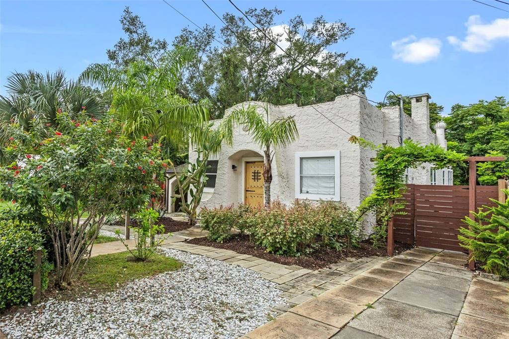 Active With Contract: $539,000 (3 beds, 2 baths, 1923 Square Feet)