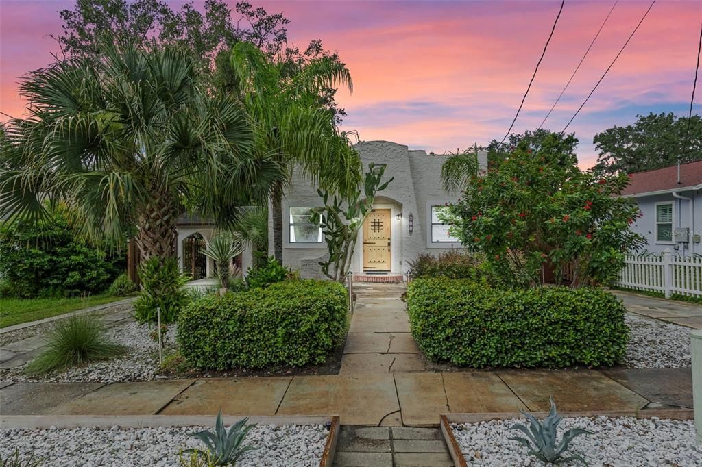 Active With Contract: $539,000 (3 beds, 2 baths, 1923 Square Feet)