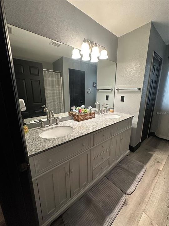 На продажу: $410,000 (4 спален, 2 ванн, 1978 Квадратных фут)