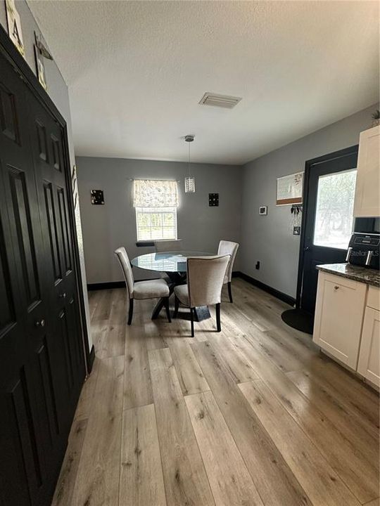 На продажу: $410,000 (4 спален, 2 ванн, 1978 Квадратных фут)