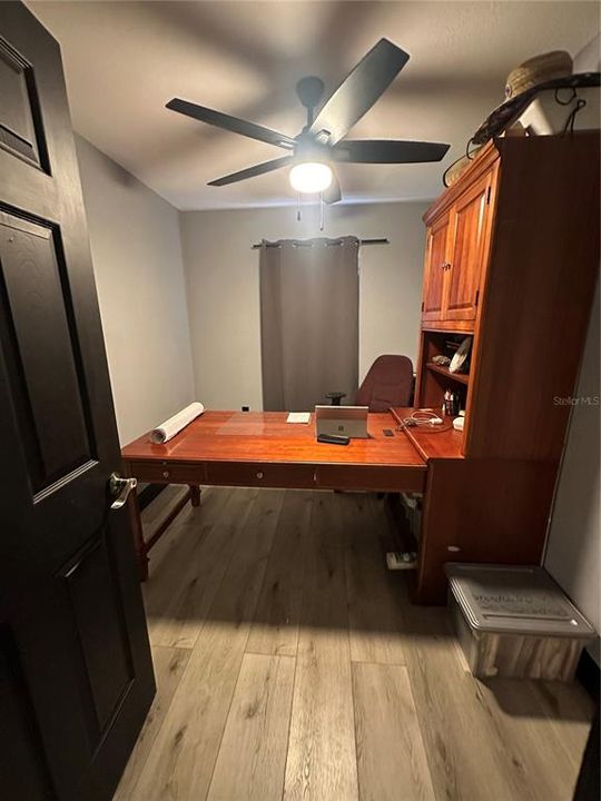 На продажу: $410,000 (4 спален, 2 ванн, 1978 Квадратных фут)