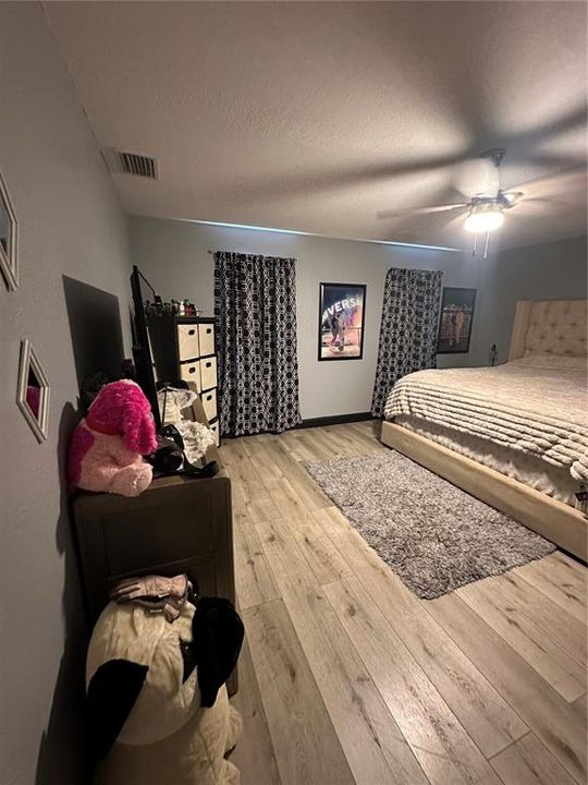 На продажу: $410,000 (4 спален, 2 ванн, 1978 Квадратных фут)