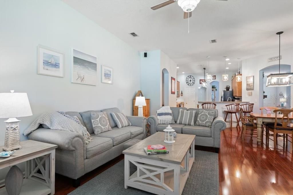 En Venta: $564,800 (5 camas, 4 baños, 3072 Pies cuadrados)