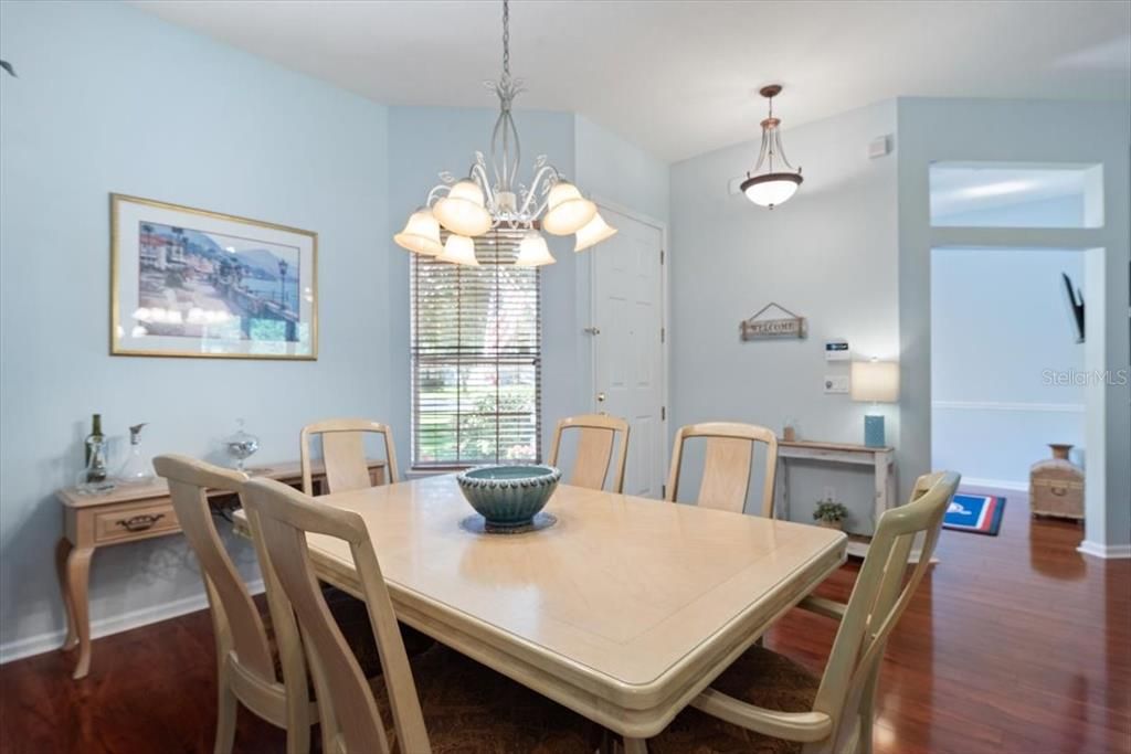 En Venta: $564,800 (5 camas, 4 baños, 3072 Pies cuadrados)