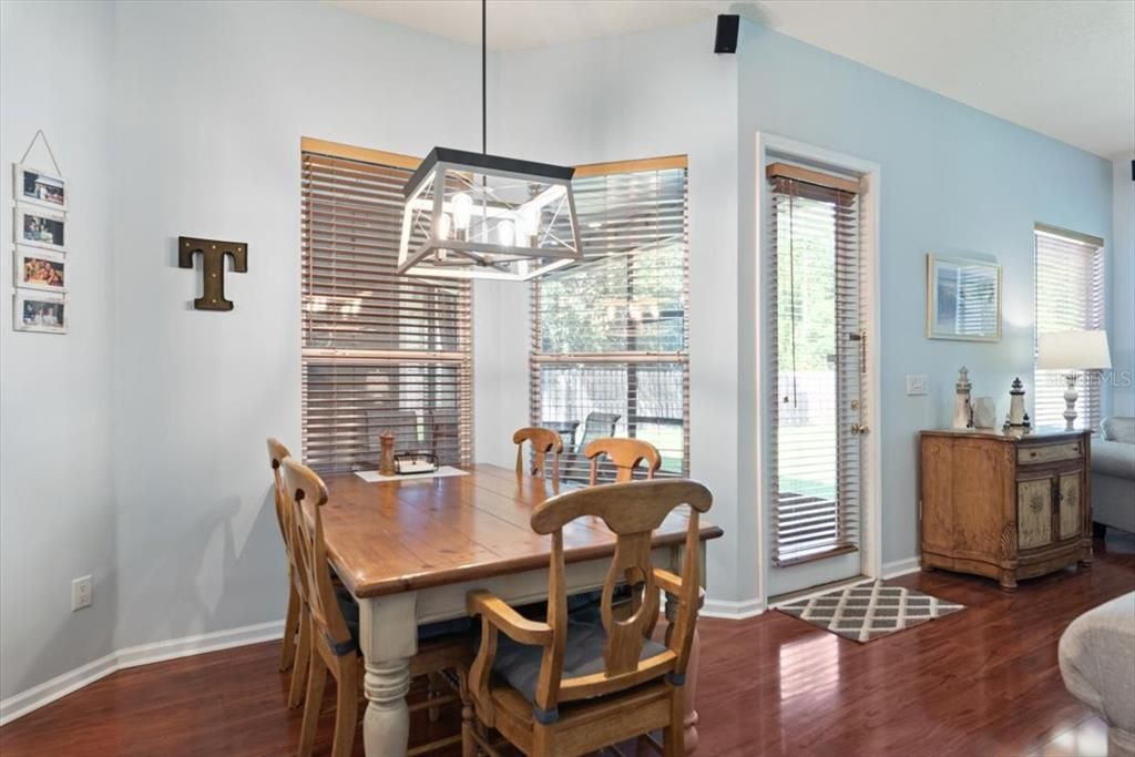 En Venta: $564,800 (5 camas, 4 baños, 3072 Pies cuadrados)