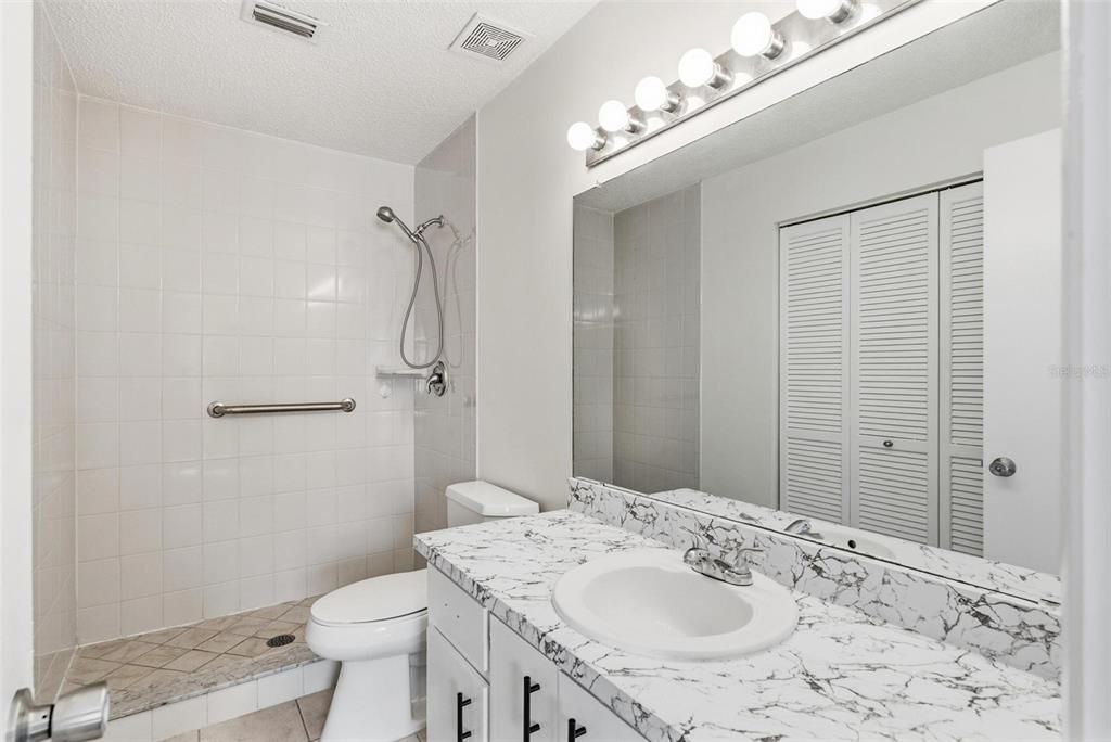 На продажу: $189,000 (2 спален, 2 ванн, 1434 Квадратных фут)