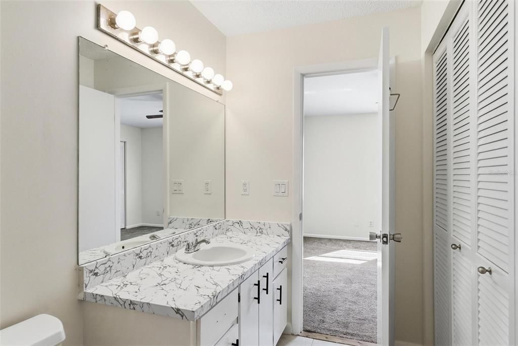 На продажу: $189,000 (2 спален, 2 ванн, 1434 Квадратных фут)