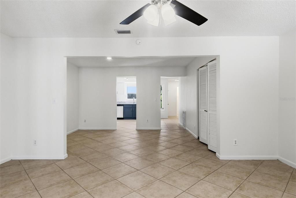 На продажу: $189,000 (2 спален, 2 ванн, 1434 Квадратных фут)