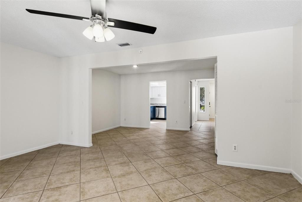 На продажу: $189,000 (2 спален, 2 ванн, 1434 Квадратных фут)